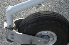 RV10 nose tire skid.JPG